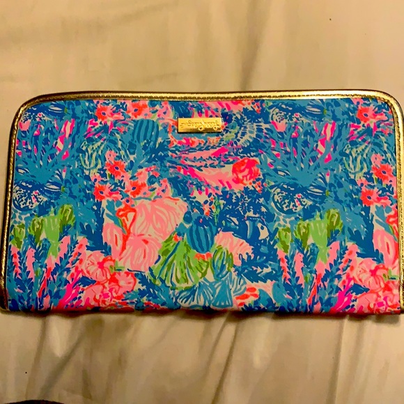 Lilly Pulitzer's Giving Away a Rare Gift With Purchase for Presidents Day